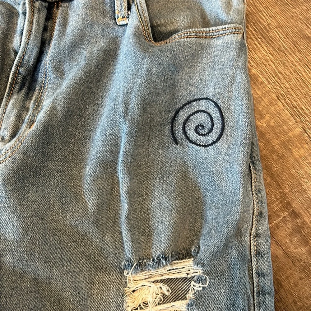 Hollister Ultra High Rise Dad Jean Size 9R - Picture 3 of 6